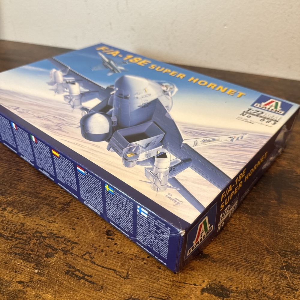 Italeri F/A‑18E Super Hornet — 1:72 Scale Model Kit #083 — New in Box